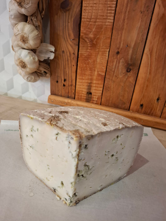 bleu des basque chèvre  3 mois 31,50€ le kg ( 990g )