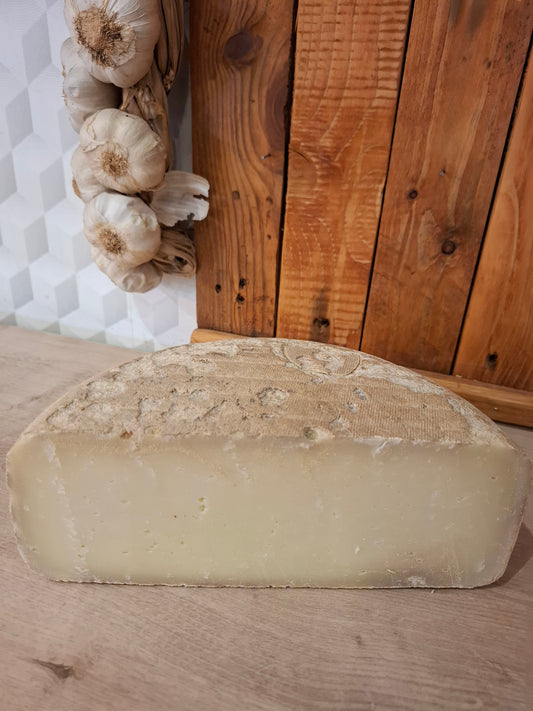 (demi-tome) AOP OSSAU YRATY 8 mois 34€ le kg ( 1kg876 )