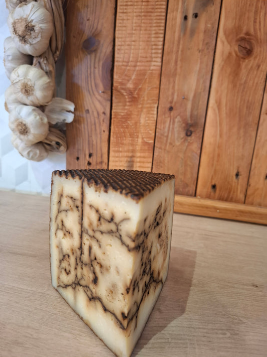 Brebis a l'ail noir 6 mois ( 35€ le kg ) 636g