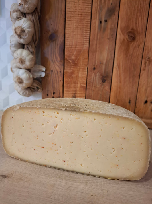 ( Demi-tome ) brebis au piment d'Espelette 10 mois 33€ le kg ( 2kg346 )